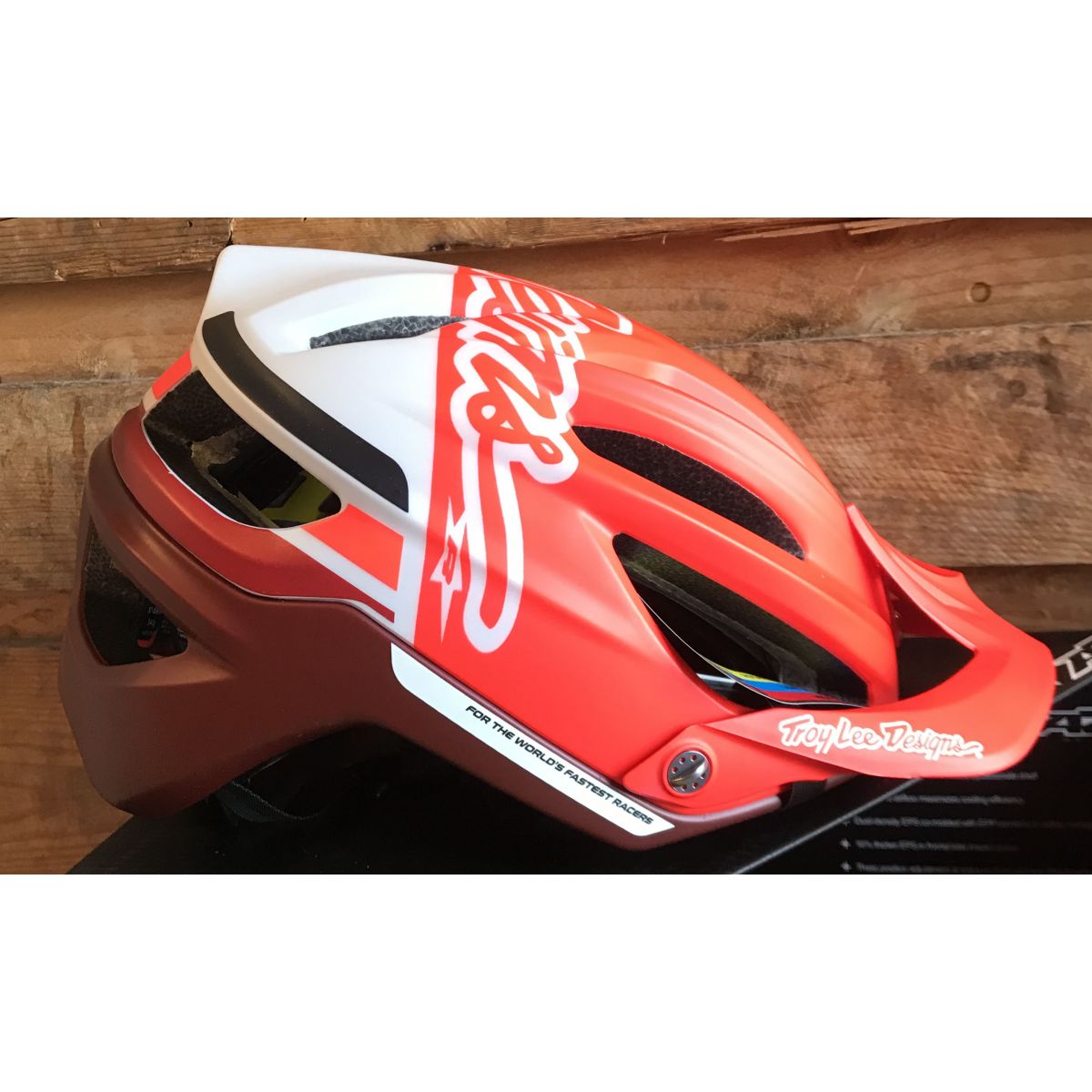 Casco de enduro Troy Lee A2 Decoy Mips 2022 rojo y blanco | the bike village | mtb | barcelona