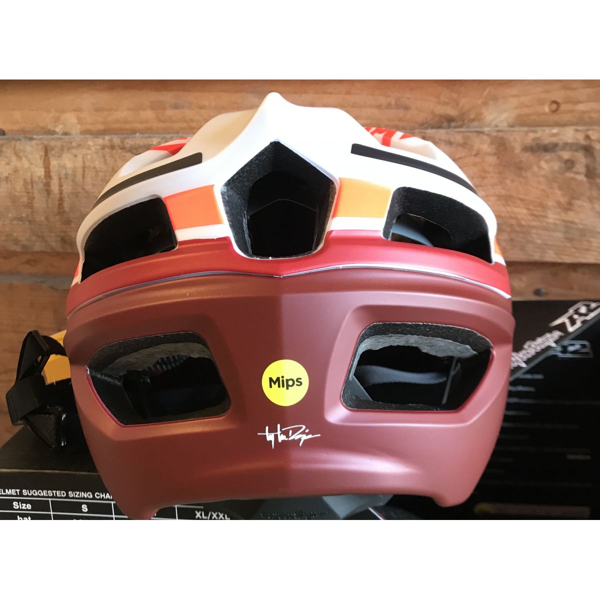 Casco de enduro mtb Troy Lee A2 Decoy Mips 2022 rojo y blanco | the bike village | bicicleta | barcelona